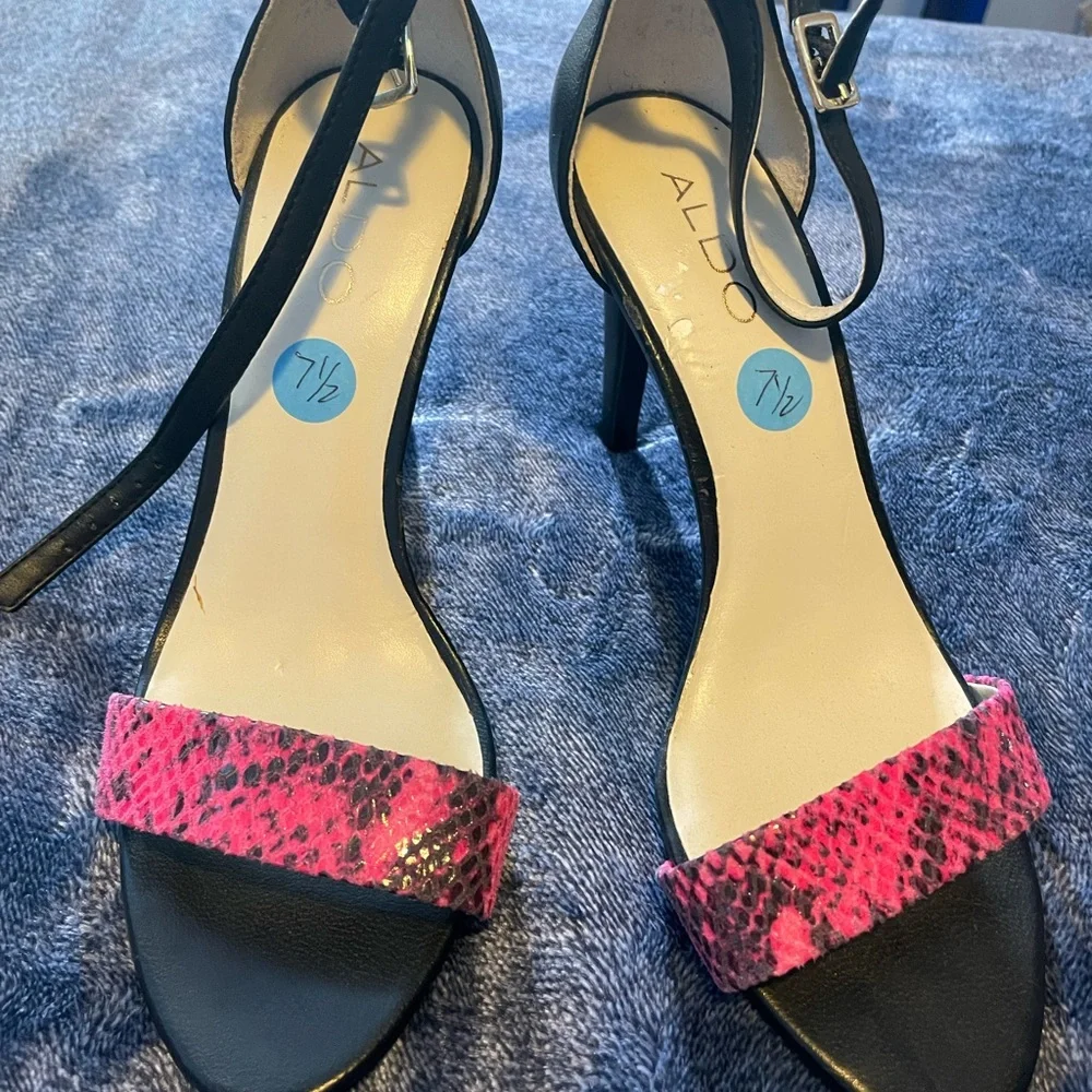 Beautiful high heels with a Hot print, never worn, Aldo 7 1/2 size - Picture 4 of 6